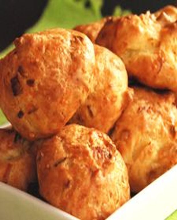 Gougeres Aux Poireaux Et Fromage De Brebis Pour 24 Personnes Recettes Elle A Table