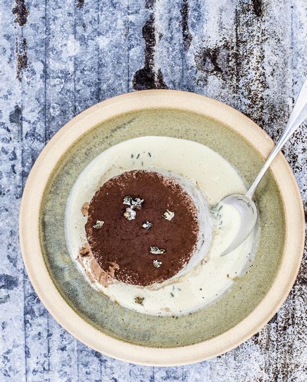 Iles Flottantes A La Vanille Et Au Thym Poudrees De Chocolat Pour