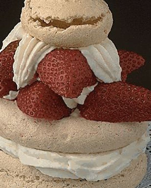 Meringues aux fraises pour 4 personnes Recettes Elle à Table