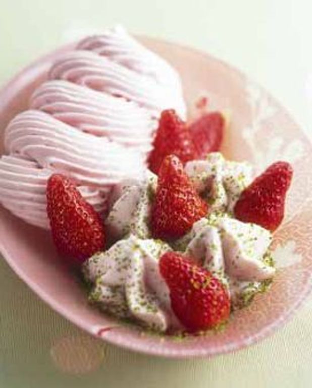 Meringues Fraises Chantilly Pour 6 Personnes Recettes Elle A Table