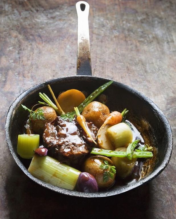 Potee Au Chou Pour 8 Personnes Recettes Elle A Table