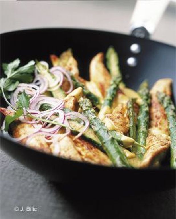 Poulet Saute Aux Asperges Pour 4 Personnes Recettes Elle A Table