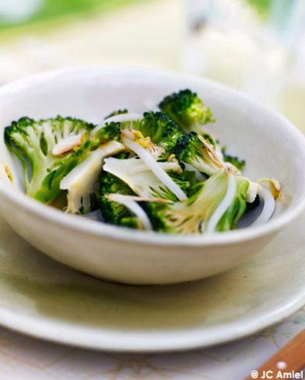 Salade de germes de haricots de soja et de brocolis aux amandes pour 4 personnes Recettes Elle