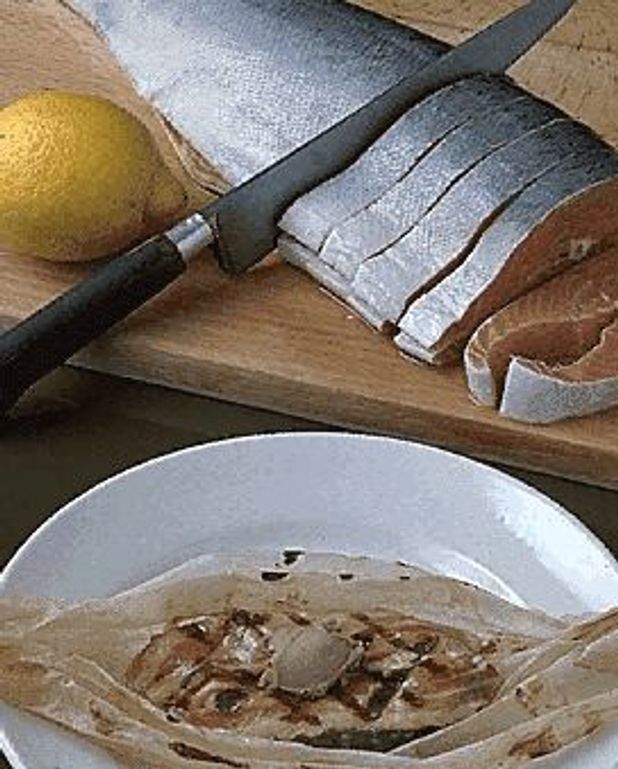 Saumon Au Beurre D Anchois Pour 4 Personnes Recettes Elle A Table