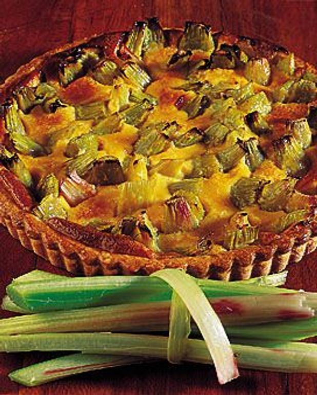 Tarte A La Rhubarbe Pour 4 Personnes Recettes Elle A Table