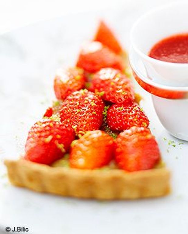 Tarte Fraises Rhubarbe Pour 4 Personnes Recettes Elle A Table
