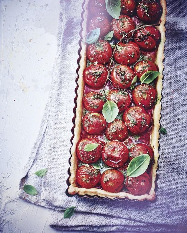 Tarte A La Tomate Et Au Pesto Pour 4 Personnes Recettes Elle A Table