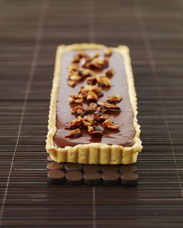 Tartelettes Au Chocolat Noir Coulant Et Bailey S Pour 6 Personnes Recettes Elle A Table