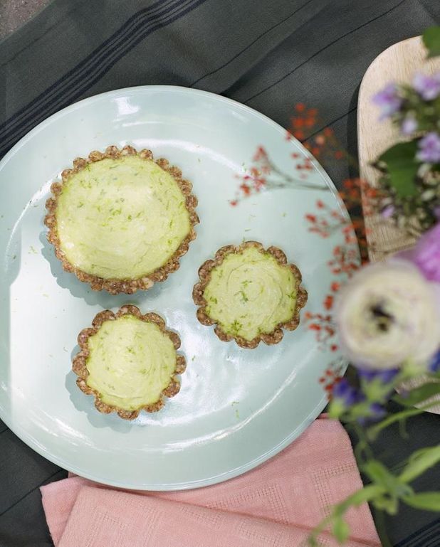 Tartelettes Vegan Avocat Citron Vert Noix De Coco Pour 4 Personnes Recettes Elle A Table