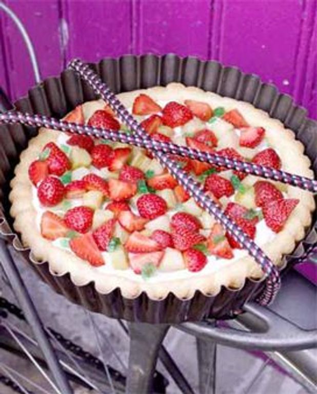 Tartes Aux Fraises Rhubarbe Angelique Pour 4 Personnes