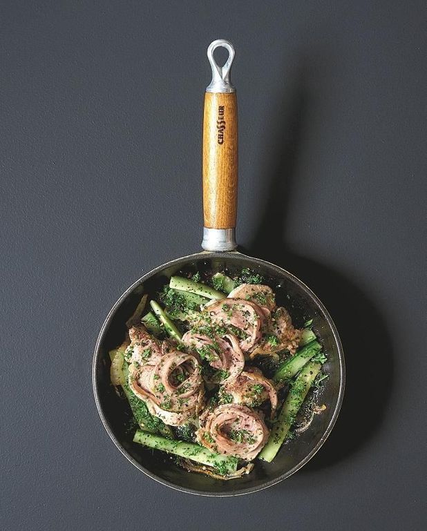 Veau Andouille Concombre Pour 4 Personnes Recettes Elle A Table