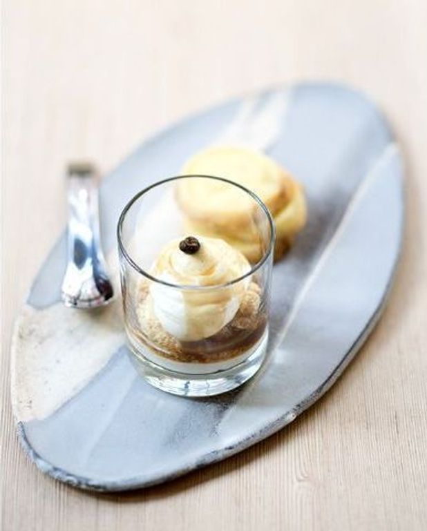 Creme De Mascarpone Crumble D Amandes Et Sirop De Cafe Pour 4