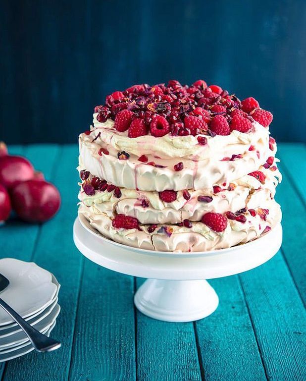 Pavlova Et Chantilly Aux Framboises Pour 6 Personnes Recettes Elle Pavlova Et Chantilly Aux Framboises Pour 6 Personnes Recettes Elle