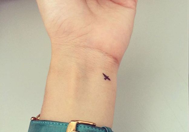 Tatouage oiseau minimaliste - 20 tatouages d’oiseau qui ...