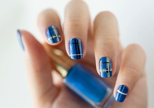 Tuto nail art : le tartan bleu - Elle