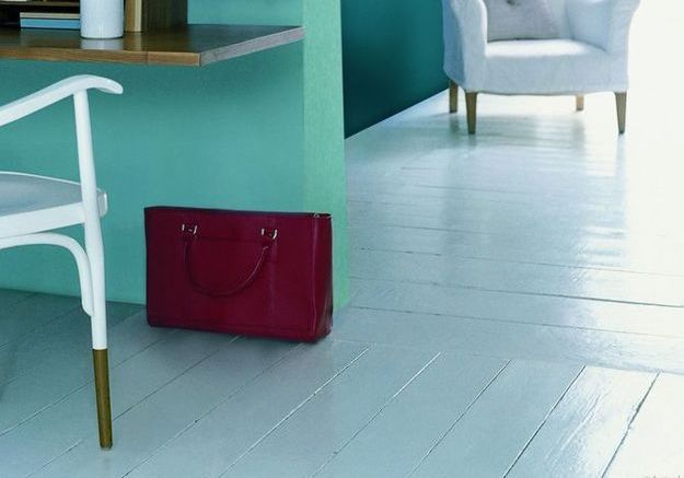 Vernis Ou Vitrificateur Sur Un Meuble Peint Conseil Pratique Peindre Son Parquet En 5 Etapes Elle Decoration