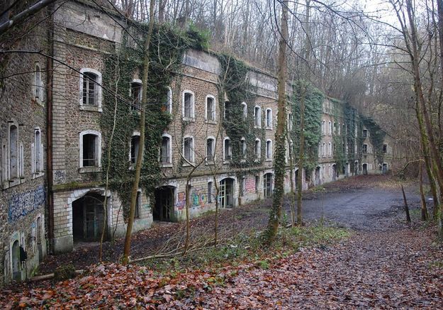 Le Maître Du Haut Château Saison 4 Le Fort du haut-bouc - Urbex : 10 photos qui vous convaincront de la