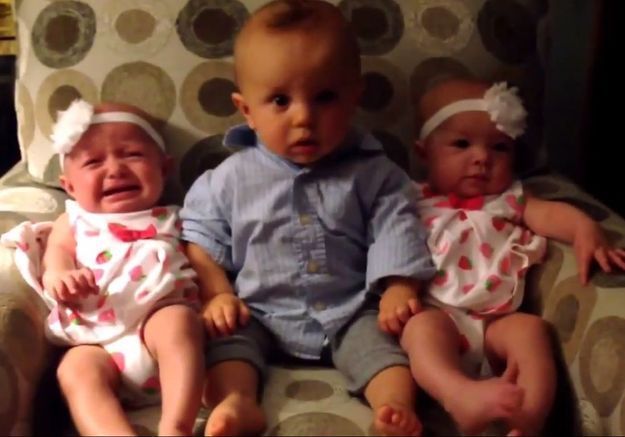 Pret A Liker Un Adorable Bebe Perdu Face A Ses Sœurs Jumelles Elle Pret A Liker Un Adorable Bebe Perdu Face A Ses Sœurs Jumelles Elle