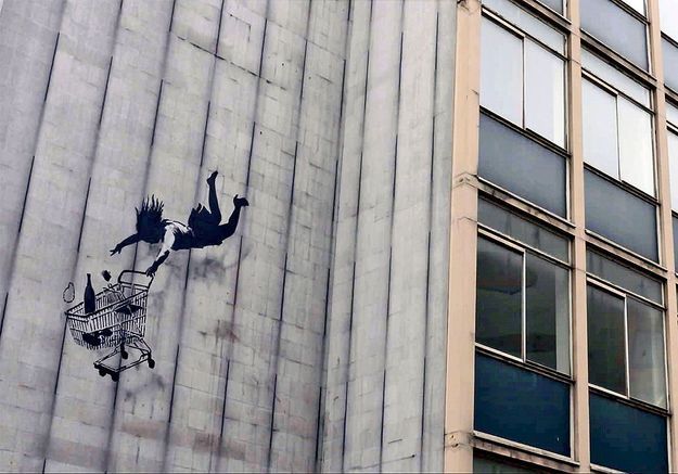 Banksy : l'enquête à voir absolument sur le superhéros du street art
