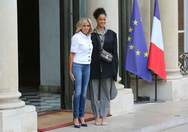 Brigitte Macron en jean confirme son statut de première dame du cool 