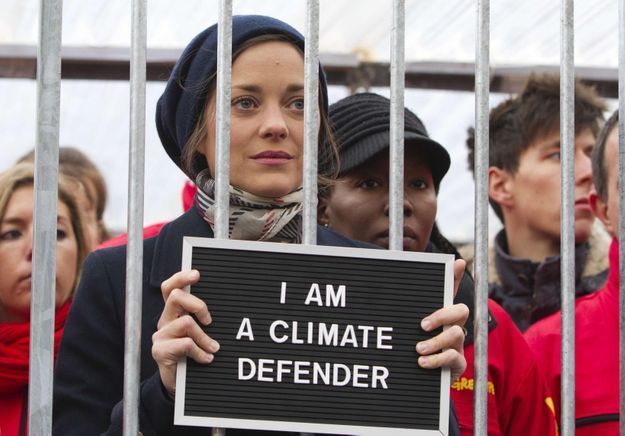 Marion Cotillard en cage pour Greenpeace 
