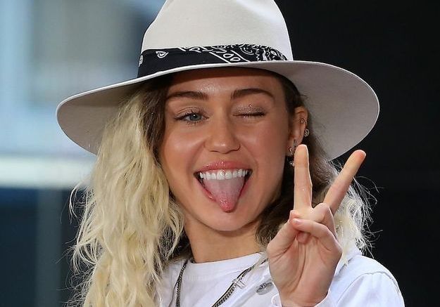 Miley Cyrus enceinte : la chanteuse répond avec humour 