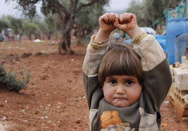 Le cliché d’une enfant syrienne bouleverse les internautes