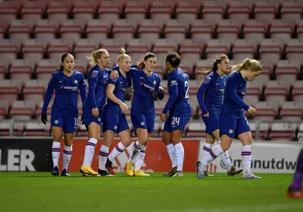 Le club de football féminin de Chelsea ajuste ses entraînements aux