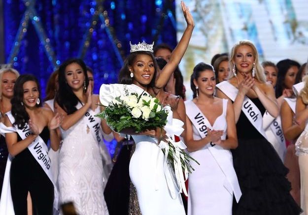Miss America 2019 « fière » d’avoir remporté l’élection en ne défilant pas en maillot de bain 