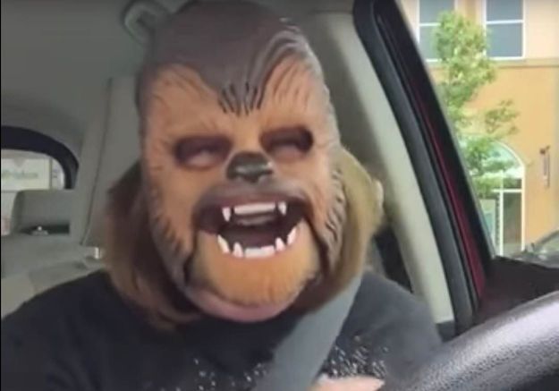 #PrêtàLiker : une mère de famille casse Internet avec son masque de Chewbacca