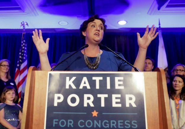 Qui est Katie Porter, l’élue qui a secouru Alexandria Ocasio-Cortez ? 