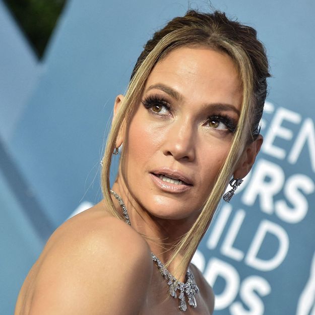 Jennifer Lopez : sans maquillage, elle dévoile sa marque de beauté