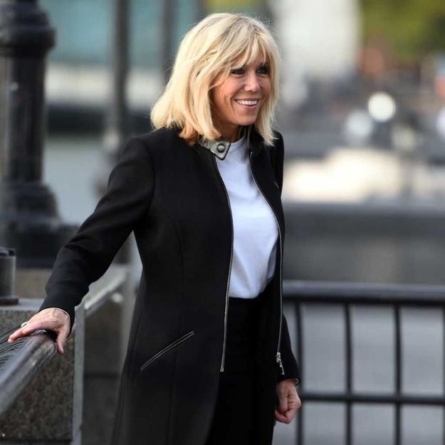 Brigitte Macron Abandonne Le Carre Le Temps D Une Soiree Elle