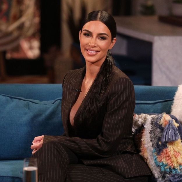 Kim Kardashian change de couleur de cheveux et c’est inattendu