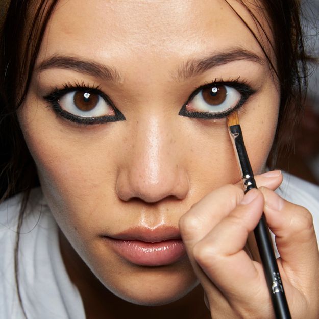 Tik Tok : utiliser du crayon à lèvres sur les yeux, la nouvelle astuce dangereuse 