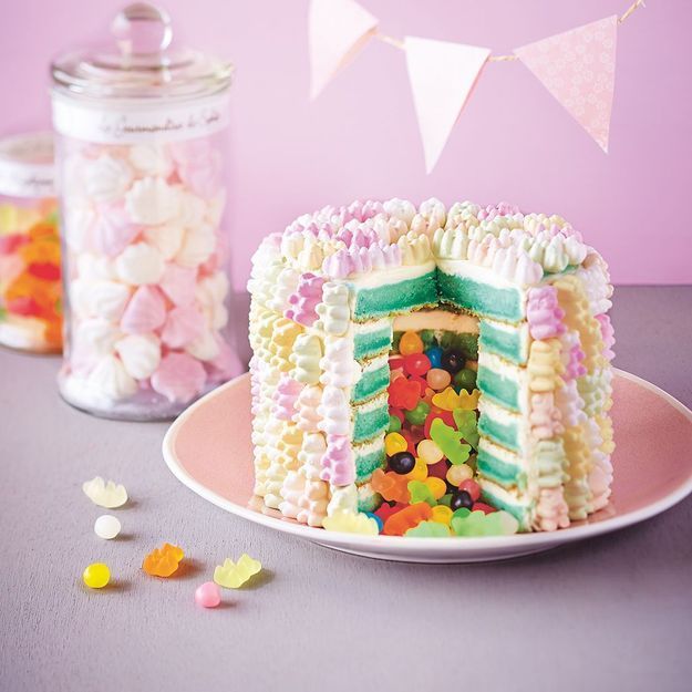 Comment Faire Un Pinata Cake Decouvrez Comment Faire Un Gateau Surprise En Un Tour De Main Elle A Table