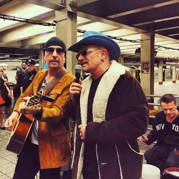 U2 organise un concert surprise dans le métro new-yorkais ...