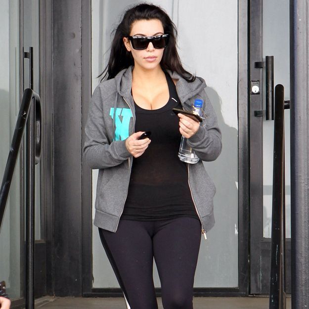 Pourquoi la nouvelle routine sport de Kim Kardashian fait débat 
