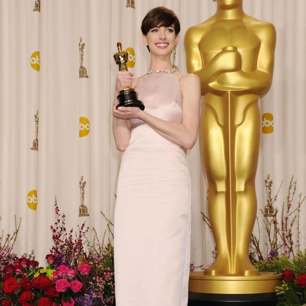 Histoire d’une tenue : pourquoi Anne Hathaway s’est excusée après avoir porté cette robe