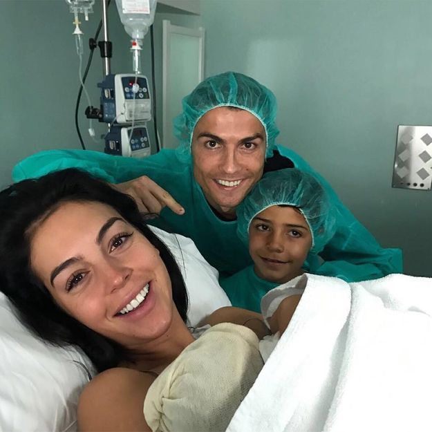 Deux jours après son accouchement, la compagne de Cristiano Ronaldo a déjà retrouvé la ligne