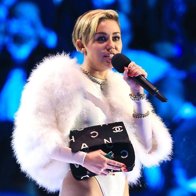 Miley Cyrus explique pourquoi elle a fumé un joint aux MTV EMA 2013