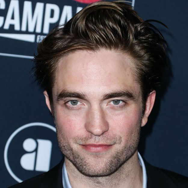 https://resize-elle.ladmedia.fr/r/625,,forcex/crop/625,625,center-middle,forcex,ffffff/img/var/plain_site/storage/images/people/la-vie-des-people/news/robert-pattinson-sa-petite-amie-suki-waterhouse-a-pleure-devant-the-batman-3993015/96143073-1-fre-FR/Robert-Pattinson-sa-petite-amie-Suki-Waterhouse-a-pleure-devant-The-Batman.jpg