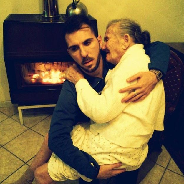 Un Italien Emeut La Toile Avec Une Photo De Sa Grand Mere Elle