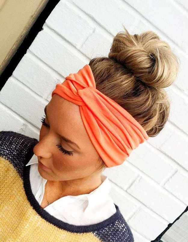 Le bun  styl  20 coiffures   faire entre deux shampoings 
