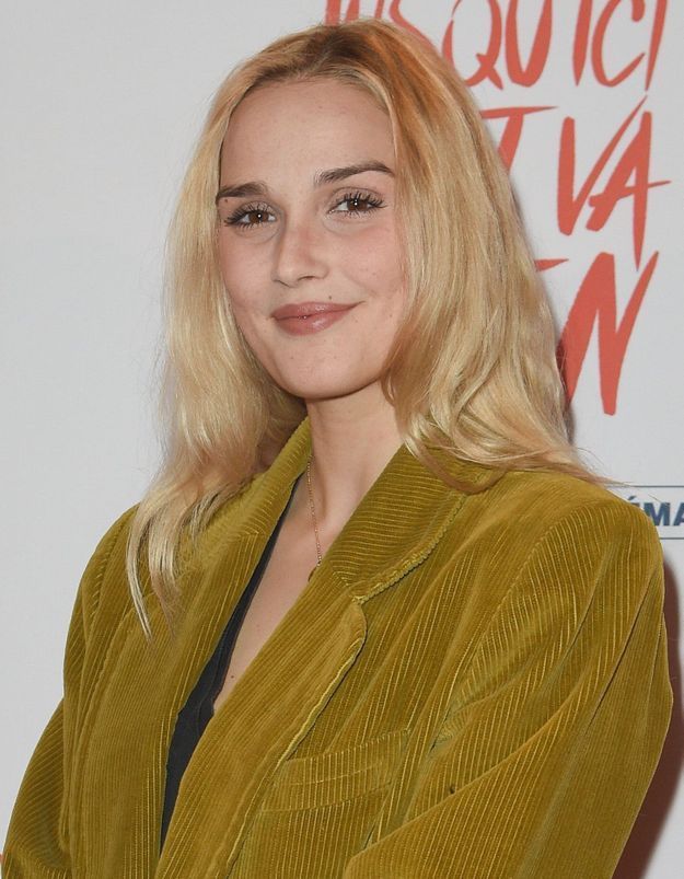 Le Bazar De La Charite Camille Lou Troque Son Blond Pour Une Couleur Canon Elle