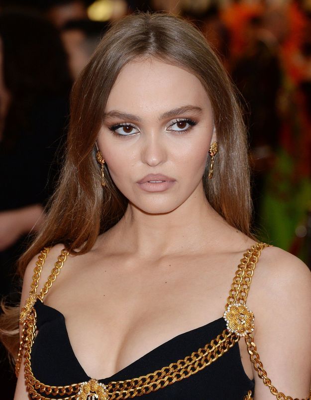 Lily Rose Depp Son Beauty Look D Anniversaire Rend Hommage A Une Celebre Actrice Elle