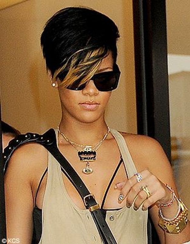 Rihanna : la coiffure années 80’s de trop ?