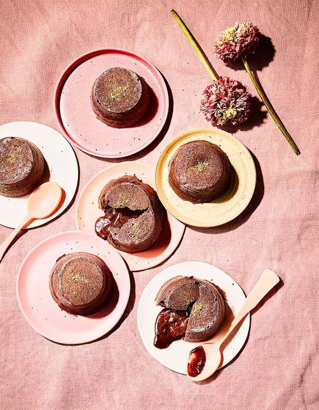 Moelleux, fondant, mi-cuit… Comment obtenir un gâteau au chocolat à la texture parfaite ?