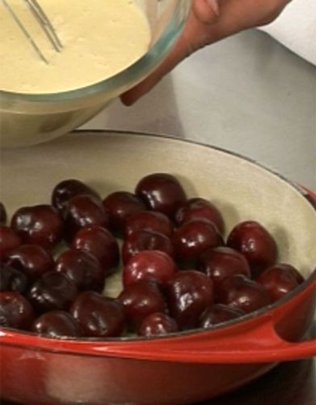L Atelier Des Chefs Clafoutis Aux Cerises Elle A Table