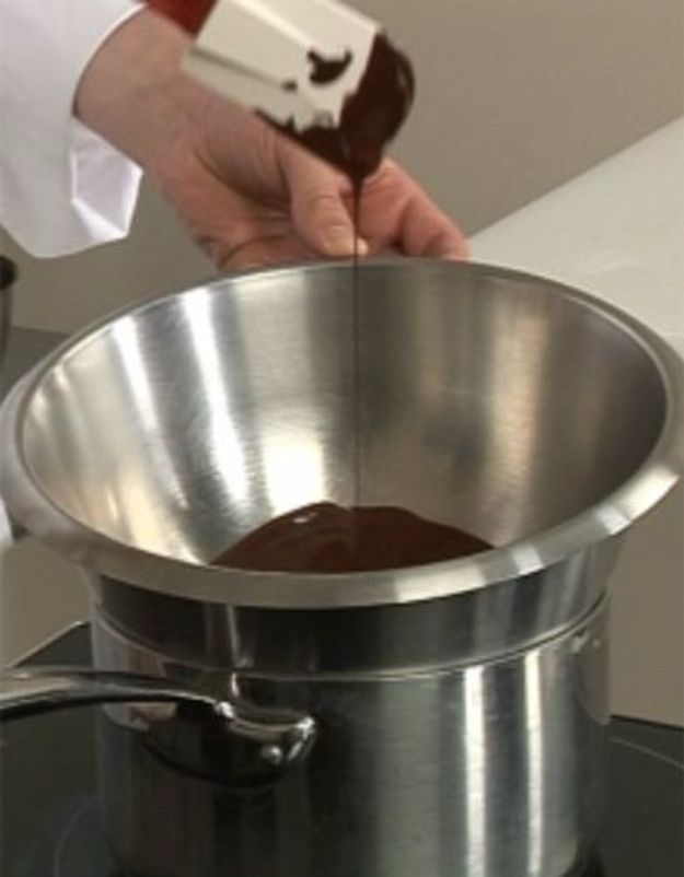 [VIDEO] Faire fondre du chocolat au bain-marie